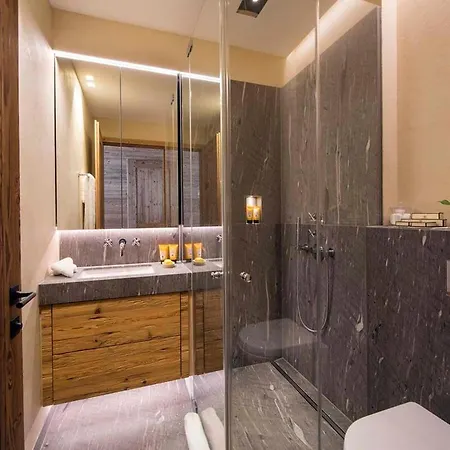 Contact Us At What App - 0041-798-079-427 To Book!! - Alpine Luxury With Ski-in Access - Stunning Mountain Views サンクト・アントン・アム・アールベルク